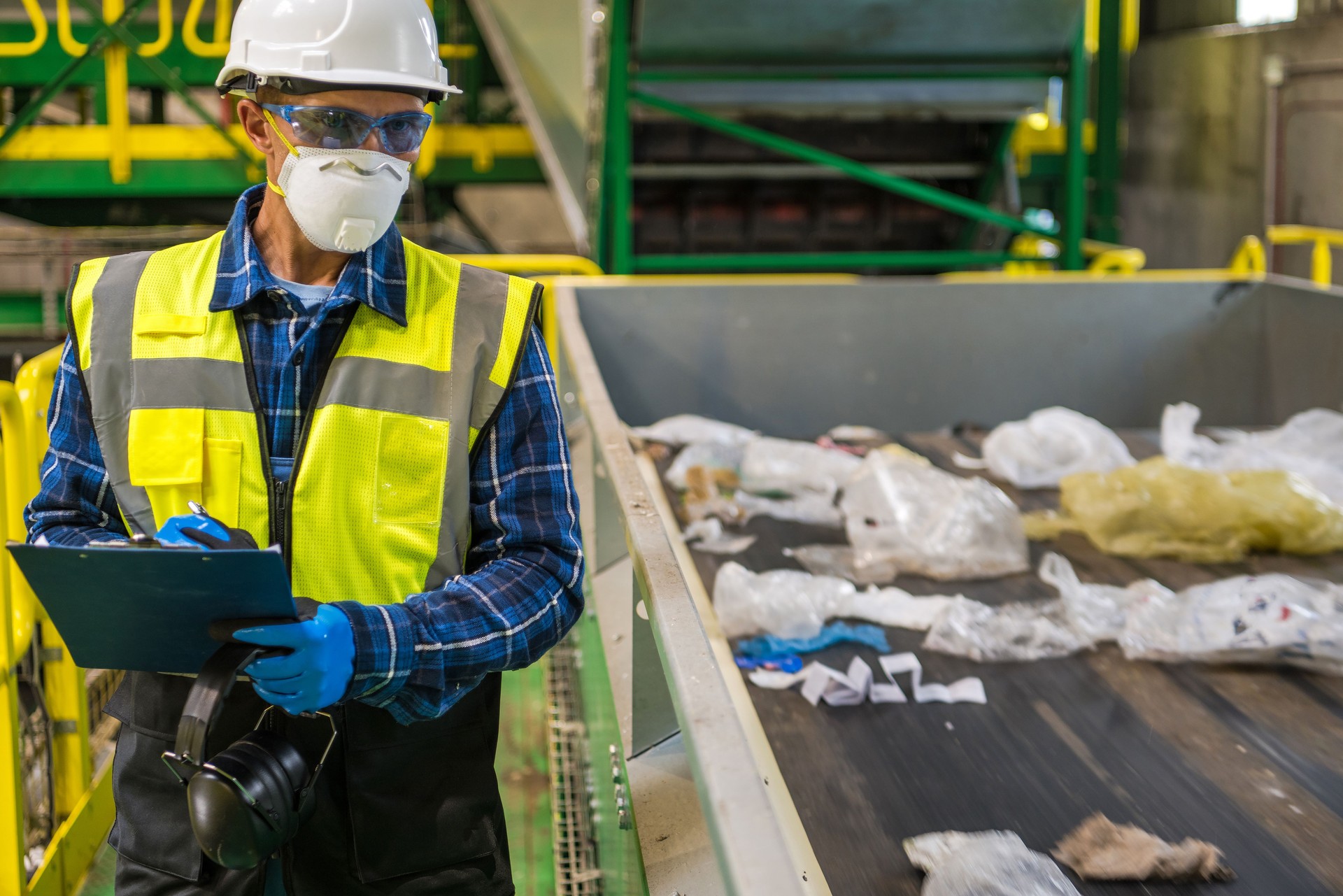 Travailleur de l’installation de tri de gestion des déchets